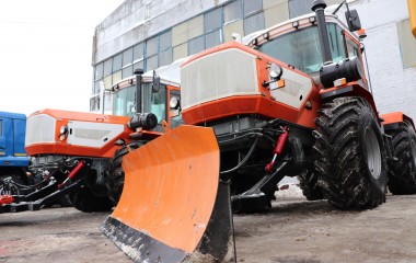 Большесельский филиал снял обзор на новый трактор «Ярославец».