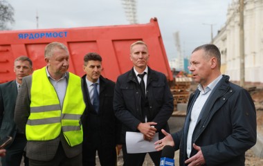 Ход ремонта улицы Победы в городе Ярославле оценил глава региона Михаил Евраев.